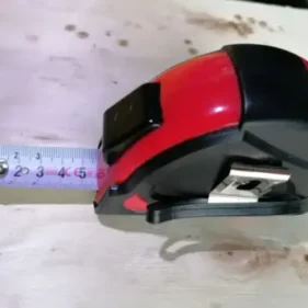 metro flexometro robusto 8 metros 25mm. ancho cinta con bloqueo